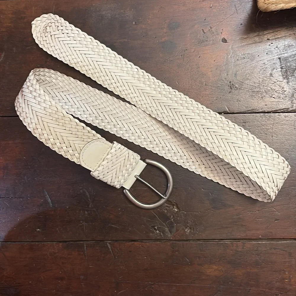White Braided Women’s Wide Belt- Excellent Used Condition- Size L